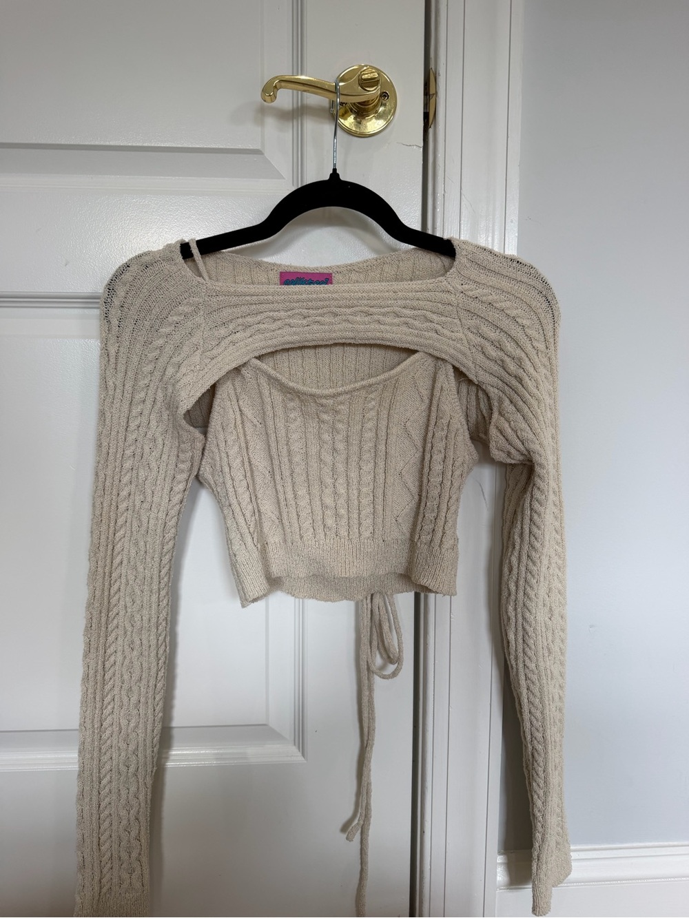 Edikted Cream Cable-Knit Off-Shoulder Cropped Sweater